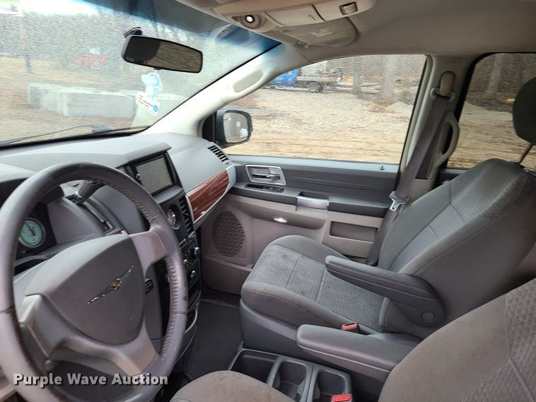 image for item DN5996 2008 Chrysler Town & Country  van