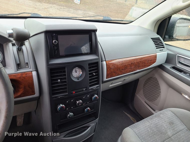 image for item DN5996 2008 Chrysler Town & Country  van