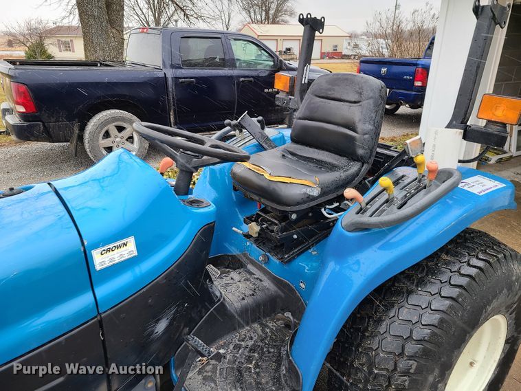 image for item DN5998 New Holland TC33  tractor