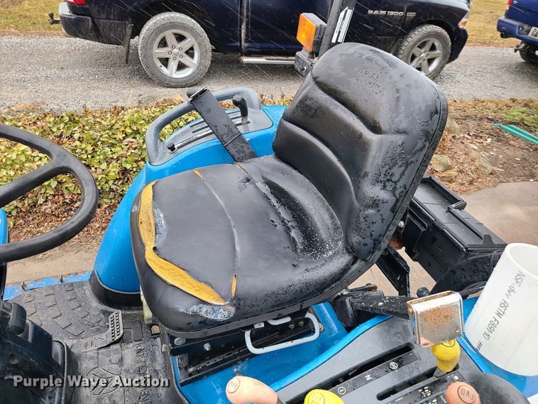 image for item DN5998 New Holland TC33  tractor