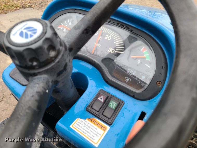 image for item DN5998 New Holland TC33  tractor
