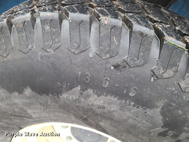 image for item DN5998 New Holland TC33  tractor