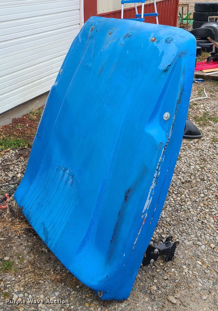 image for item DN5998 New Holland TC33  tractor