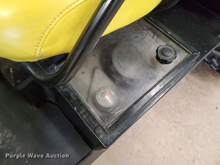 image for item EF9695 2011 John Deere Gator 825i  utility vehicle