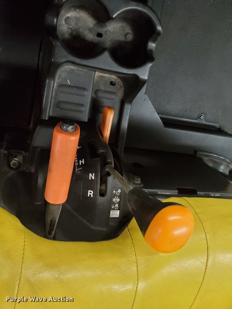 image for item EF9695 2011 John Deere Gator 825i  utility vehicle