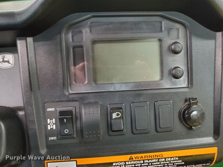 image for item EF9695 2011 John Deere Gator 825i  utility vehicle