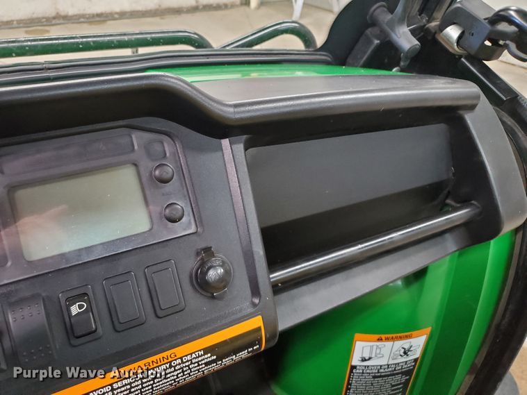 image for item EF9695 2011 John Deere Gator 825i  utility vehicle