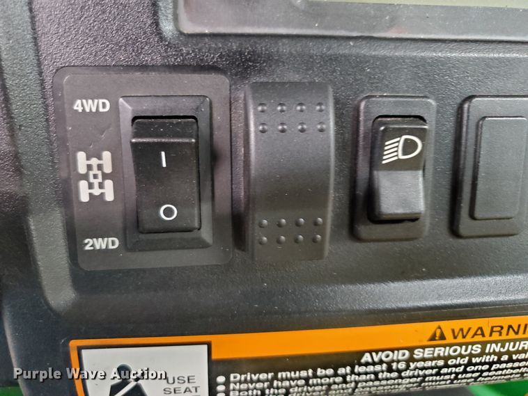 image for item EF9695 2011 John Deere Gator 825i  utility vehicle