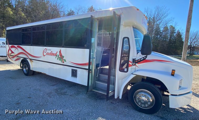 image for item EL9611 2005 Freightliner Champion  coach bus