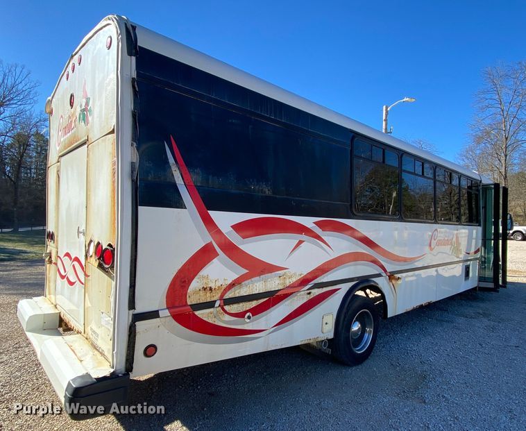 image for item EL9611 2005 Freightliner Champion  coach bus