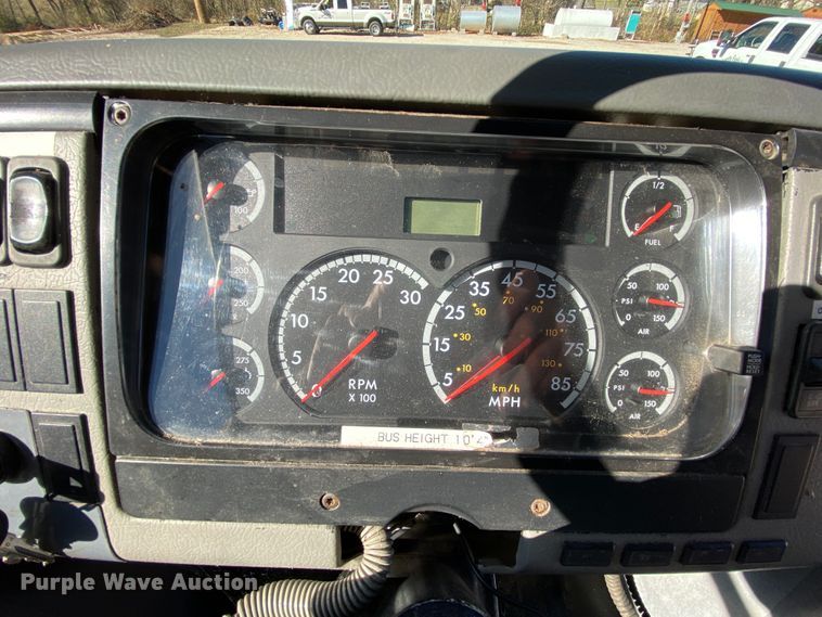 image for item EL9611 2005 Freightliner Champion  coach bus