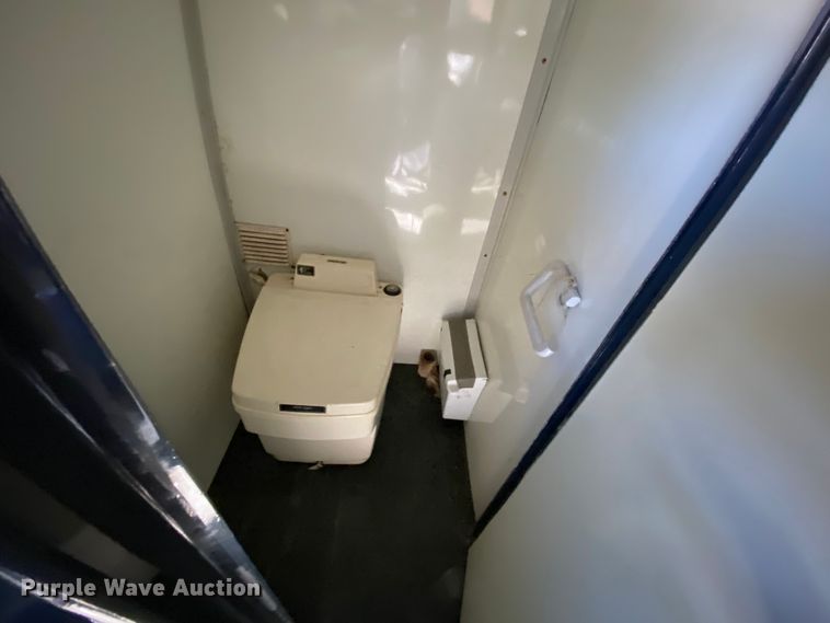 image for item EL9611 2005 Freightliner Champion  coach bus