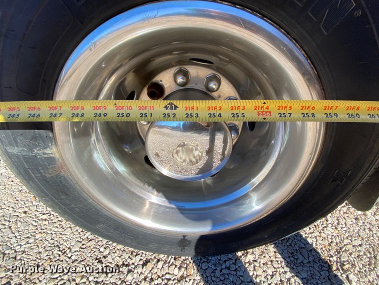 image for item EL9611 2005 Freightliner Champion  coach bus