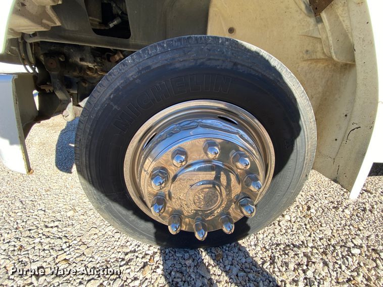 image for item EL9611 2005 Freightliner Champion  coach bus