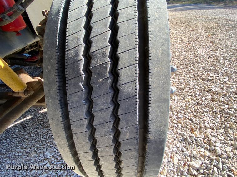 image for item EL9611 2005 Freightliner Champion  coach bus