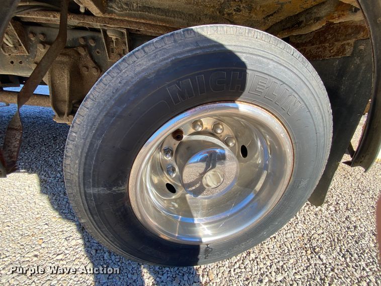 image for item EL9611 2005 Freightliner Champion  coach bus