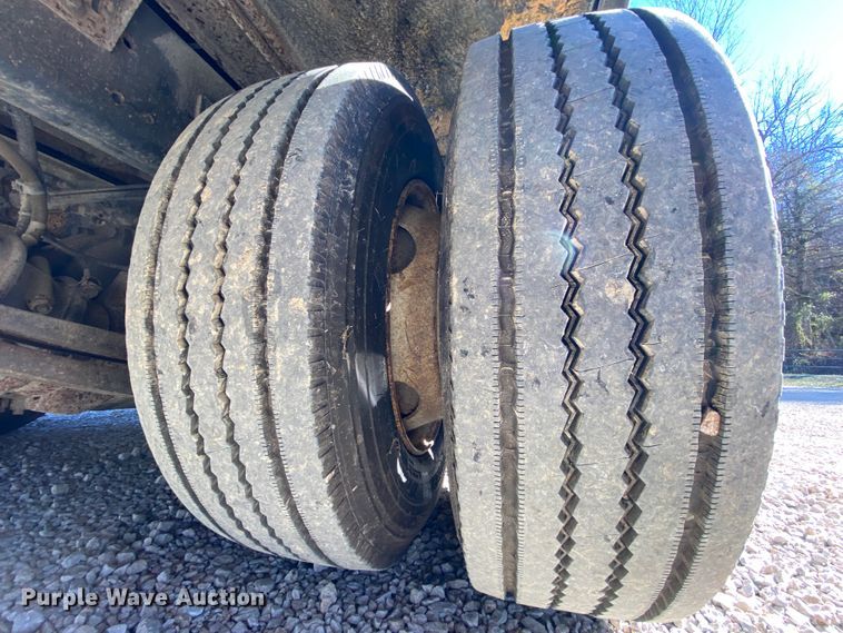 image for item EL9611 2005 Freightliner Champion  coach bus