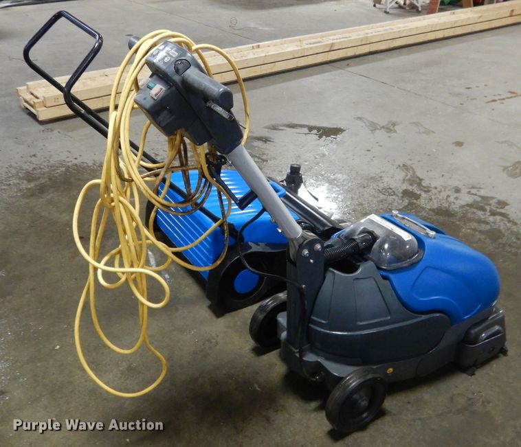 image for item FA9466 (2) floor cleaning machines