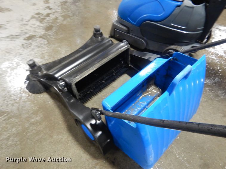 image for item FA9466 (2) floor cleaning machines