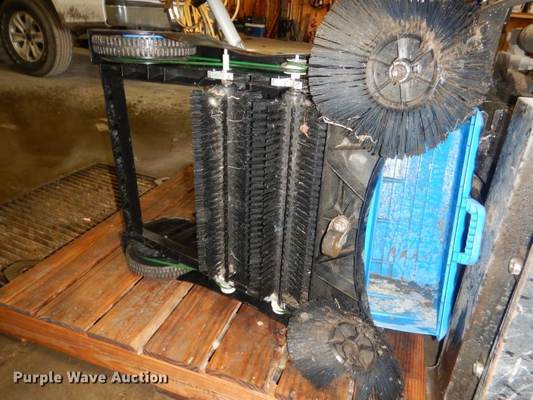 image for item FA9466 (2) floor cleaning machines