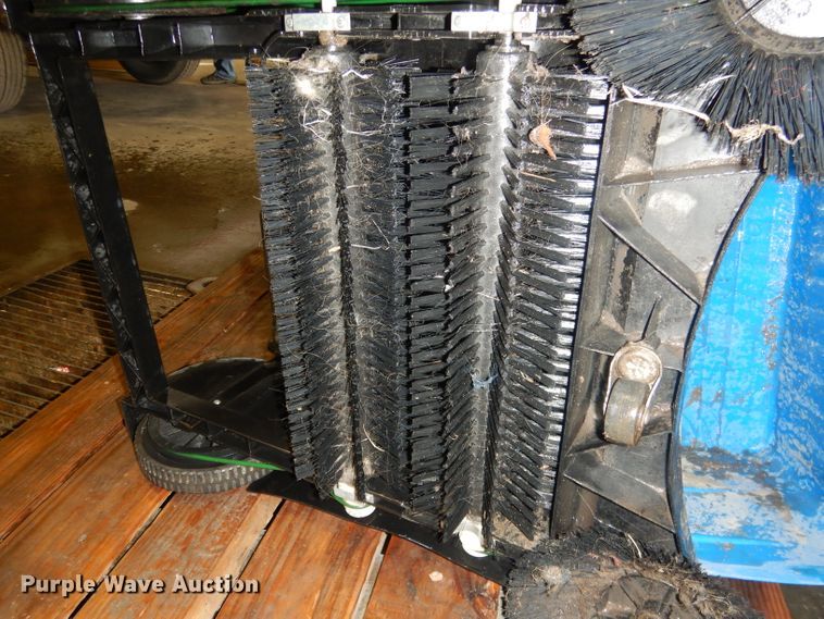 image for item FA9466 (2) floor cleaning machines