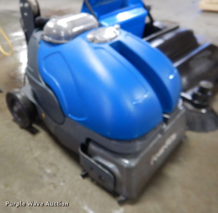 image for item FA9466 (2) floor cleaning machines