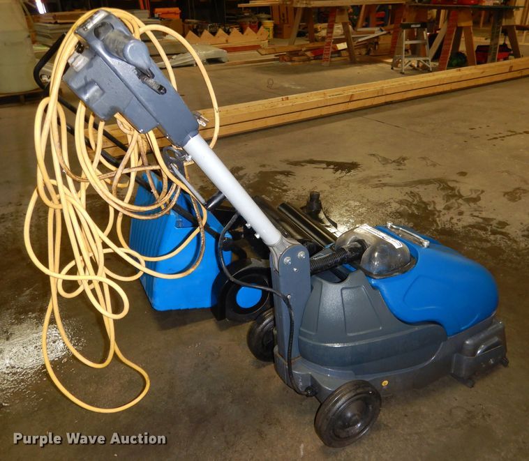 image for item FA9466 (2) floor cleaning machines