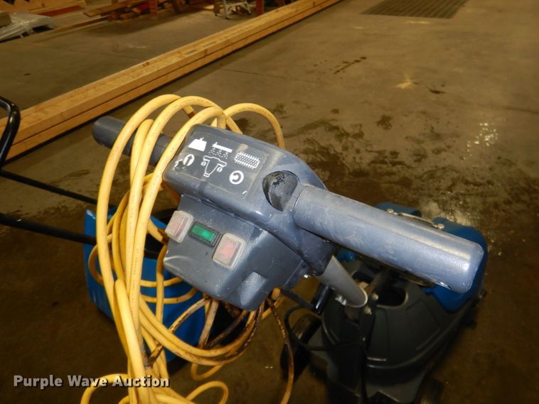 image for item FA9466 (2) floor cleaning machines