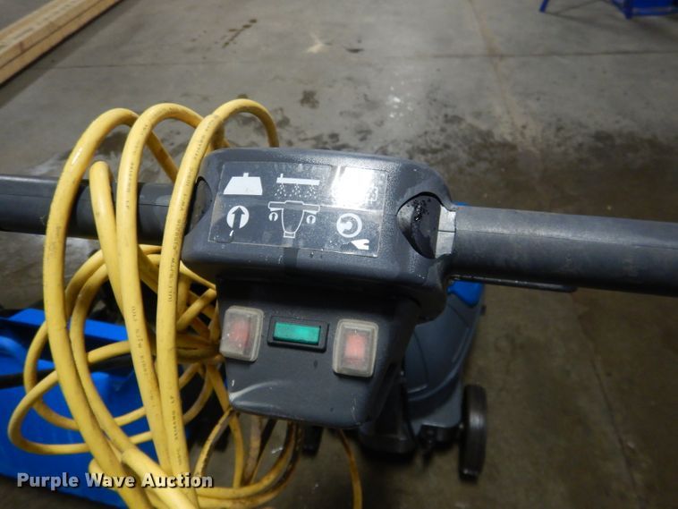 image for item FA9466 (2) floor cleaning machines