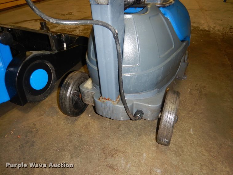 image for item FA9466 (2) floor cleaning machines