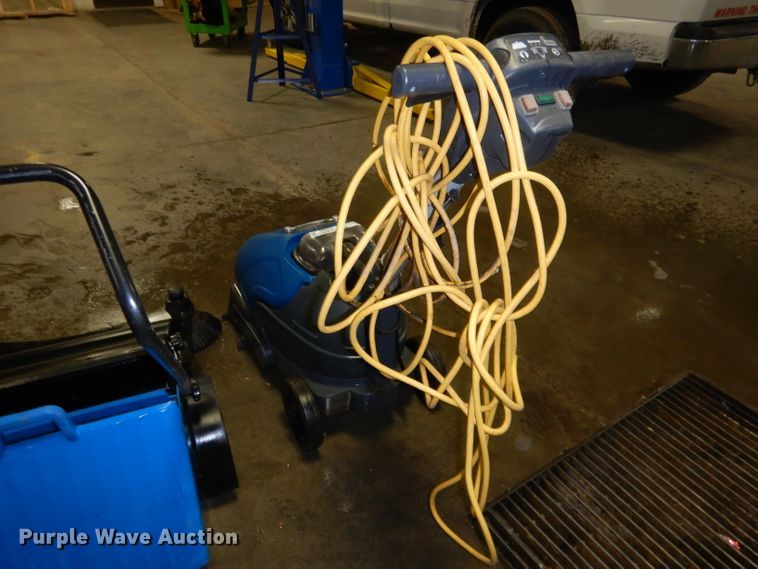 image for item FA9466 (2) floor cleaning machines