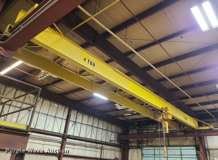 image for item FW9658 Straddle crane