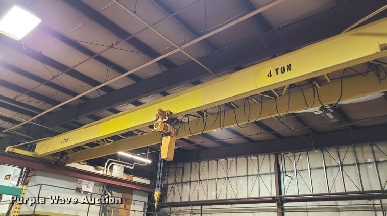 image for item FW9658 Straddle crane