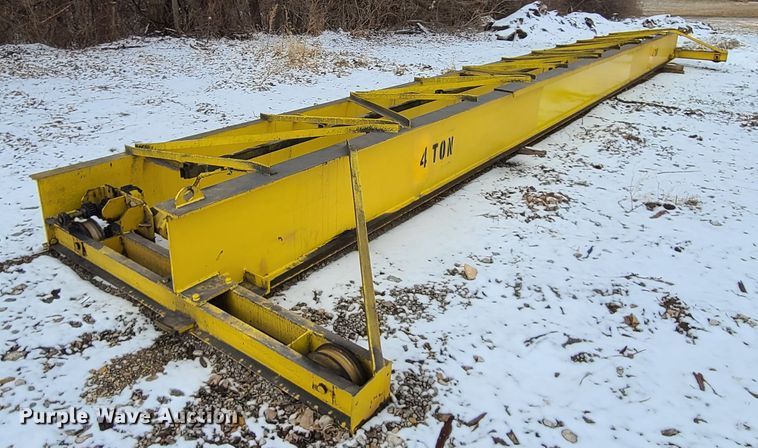 image for item FW9658 Straddle crane