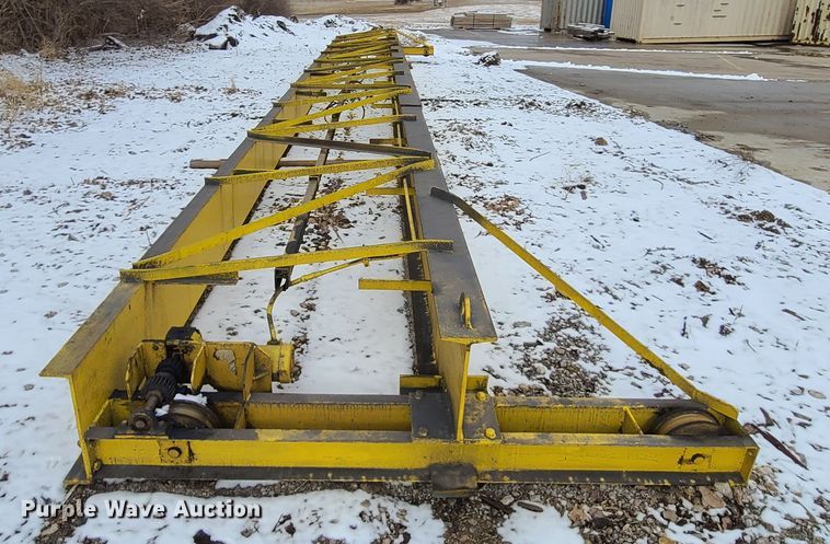 image for item FW9658 Straddle crane
