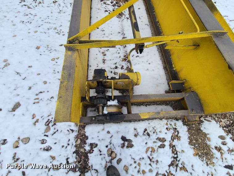 image for item FW9658 Straddle crane