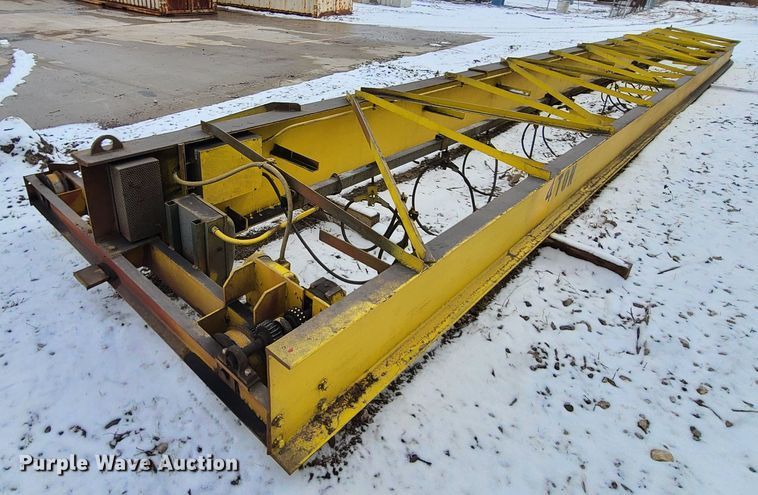 image for item FW9658 Straddle crane