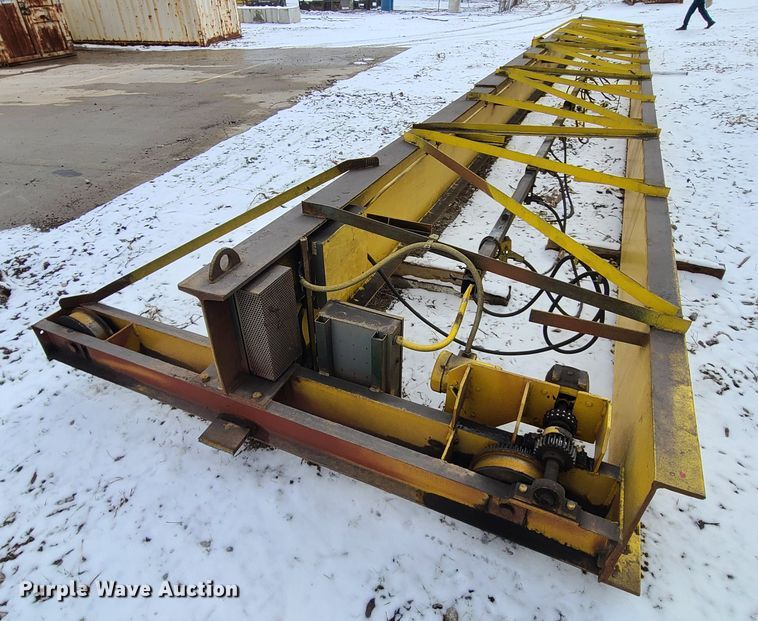 image for item FW9658 Straddle crane