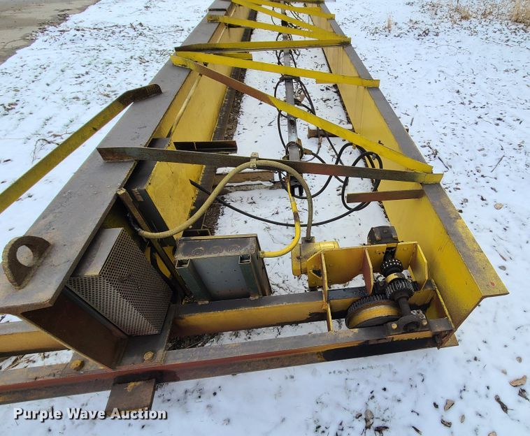 image for item FW9658 Straddle crane