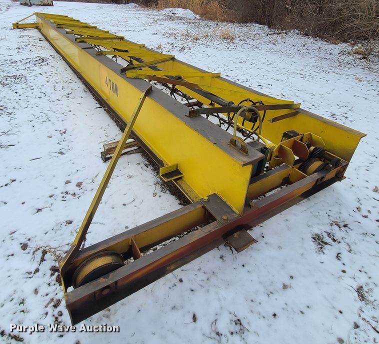 image for item FW9658 Straddle crane