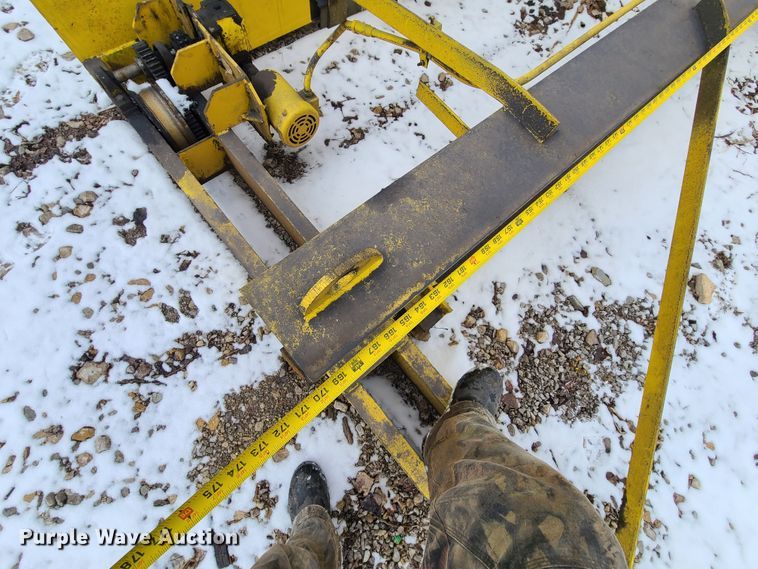 image for item FW9658 Straddle crane