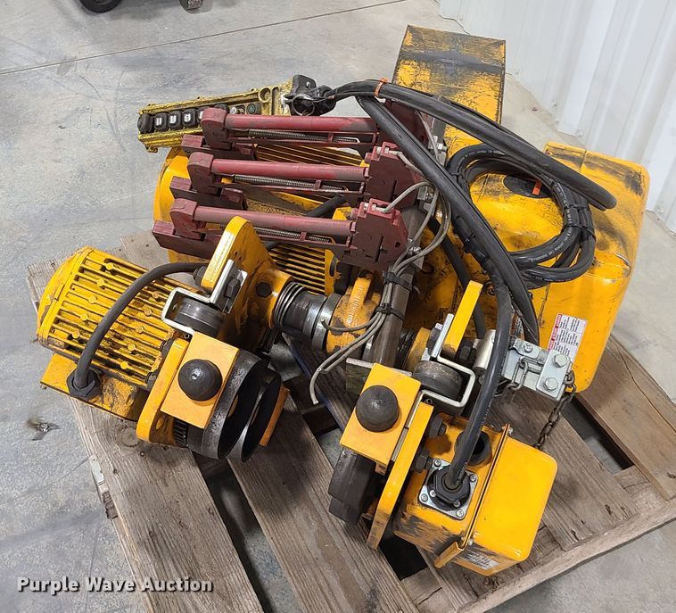 image for item FW9658 Straddle crane