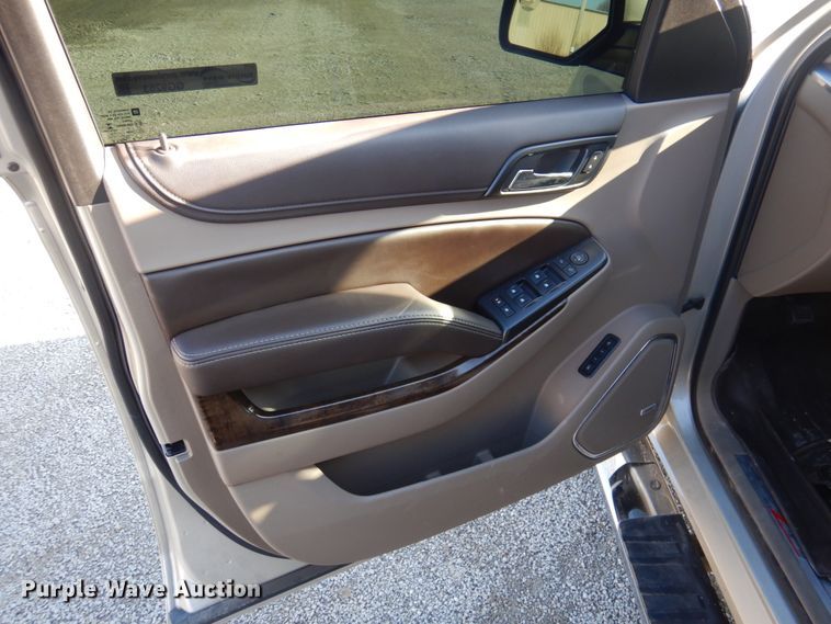 image for item GG9253 2016  Chevrolet Suburban  SUV