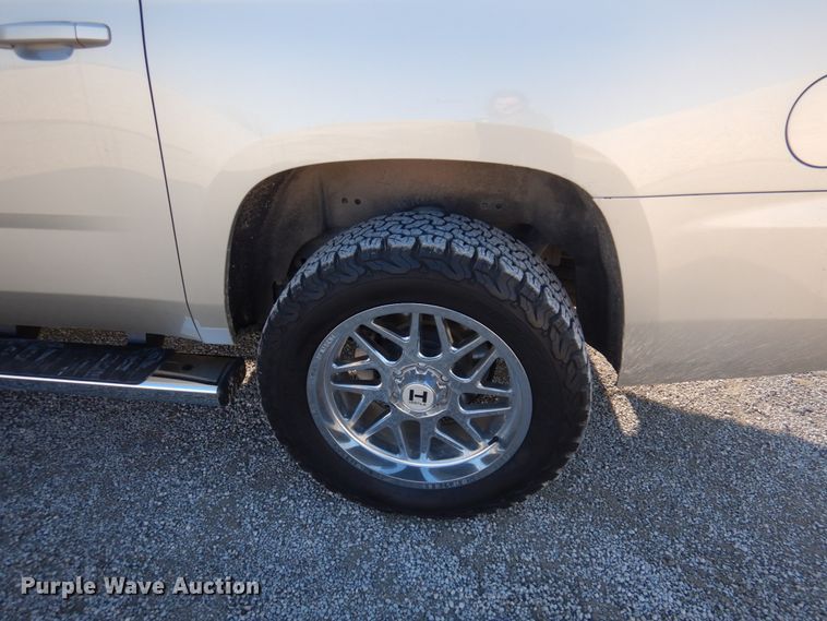 image for item GG9253 2016  Chevrolet Suburban  SUV