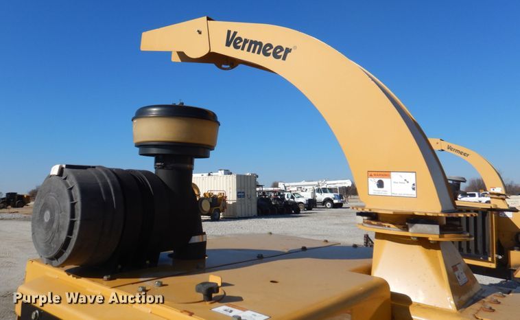 image for item GG9264 2012 Vermeer BC1000XL  wood chipper
