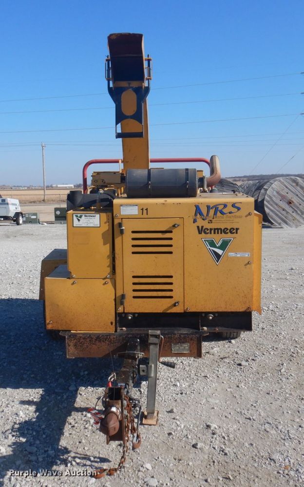 image for item GG9267 2010 Vermeer BC1200XL  wood chipper
