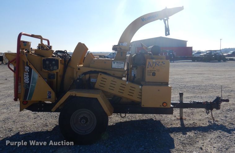 image for item GG9267 2010 Vermeer BC1200XL  wood chipper