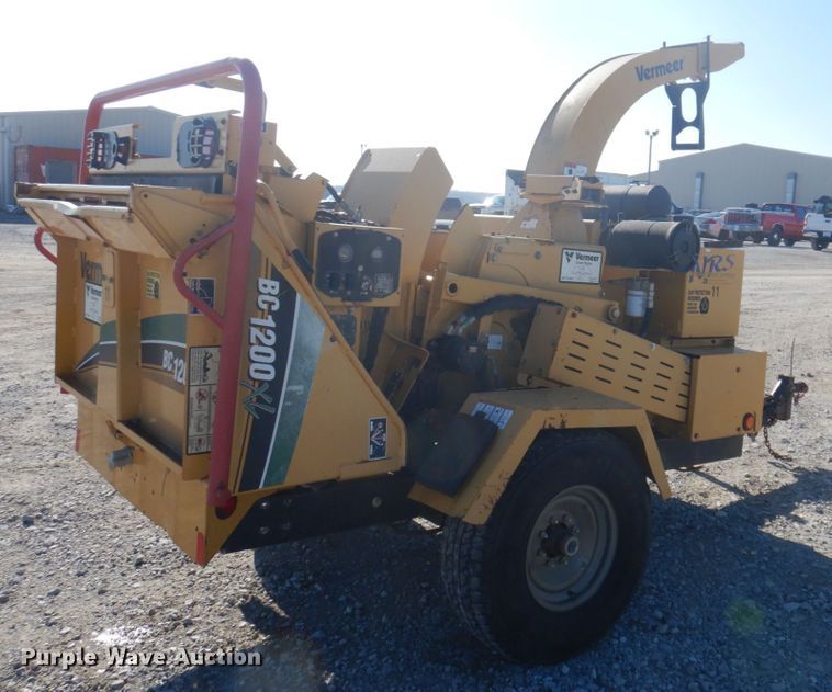 image for item GG9267 2010 Vermeer BC1200XL  wood chipper