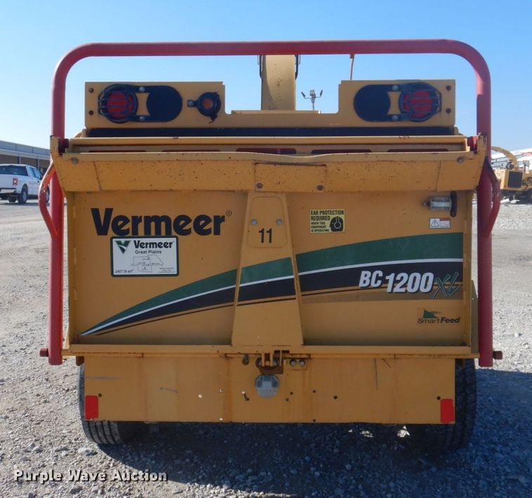 image for item GG9267 2010 Vermeer BC1200XL  wood chipper