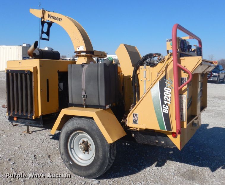 image for item GG9267 2010 Vermeer BC1200XL  wood chipper